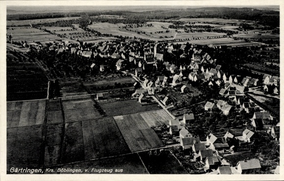 Ak Gärtringen in Württemberg, Luftaufnahme von  dörfliche Architektur, Landwirtschaft