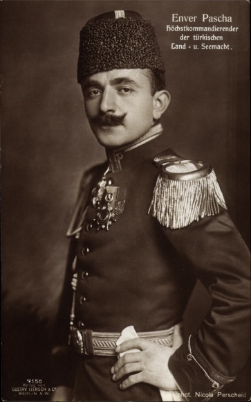 Postcard Enver Pascha, Turkish Minister of War, uniform, medals