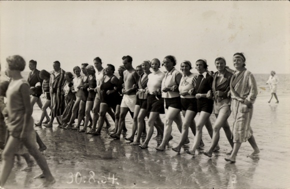 Ak Nordseebad Büsum, groep mensen op het strand, op vakantie, in badkleding