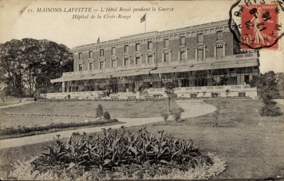 Postcard Maisons Laffitte Yvelines, L'Hotel Royal pendant la War Hopital de la Croix Rouge