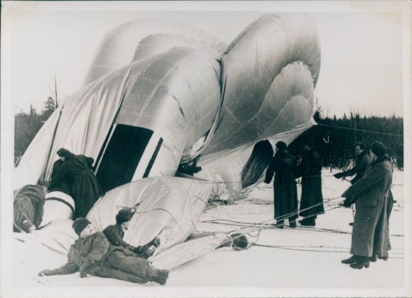 Photo Wehrmacht soldiers in uniforms, captive balloon is filled, Wehrmacht, II WW