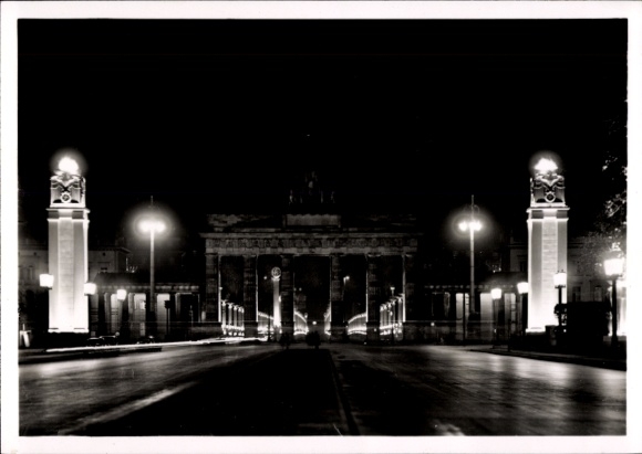 Postcard Berlin Mitte, Brandenburg Gate at night, festive decorations, illuminated