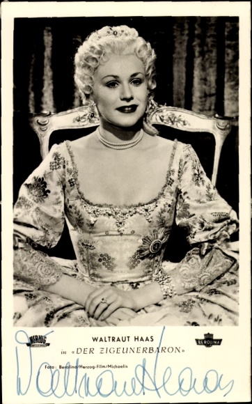 Postcard actress Waltraut Haas, portrait, autograph, The Gypsy Baron