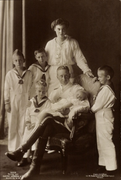 Ak Kronprinz Wilhelm von Preußen, Kronprinzessin Cecilie, Prinzen, Prinzessin Alexandrine