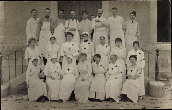 Photo Postcard French Doctors and Nurses, Guerre 1914