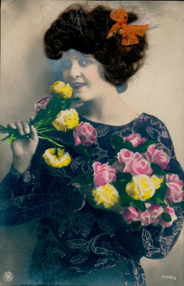 Real hair portrait of a woman with a bouquet of flowers, with a fabric bow