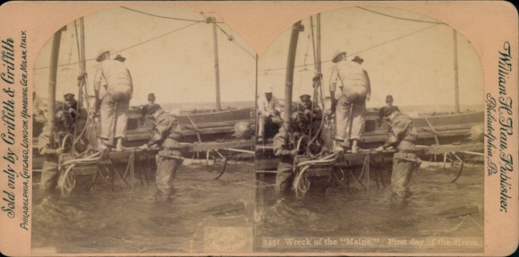 Stereo photo of the destroyed battleship USS Maine, US Navy, divers at the wreck