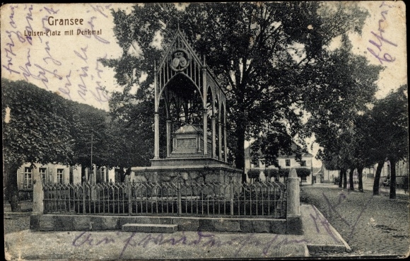 Postcard Gransee in Brandenburg, Luisenplatz with monument
