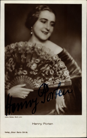 Postcard actress Henny Porten, portrait with fan, autograph