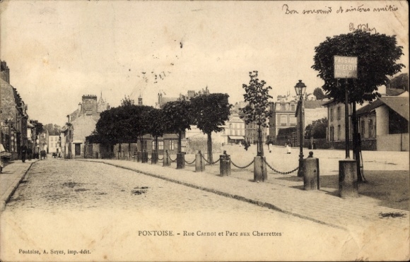 Ak Pontoise Val d'Oise, Straße Rue Carnot, Bäume, Parc aux Charrettes, alte 
