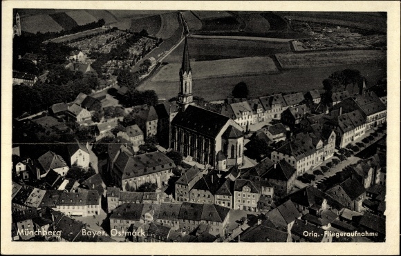 Ak Münchberg in Oberfranken Beieren, luchtfoto, kerk, uitzicht over de daken van de stad
