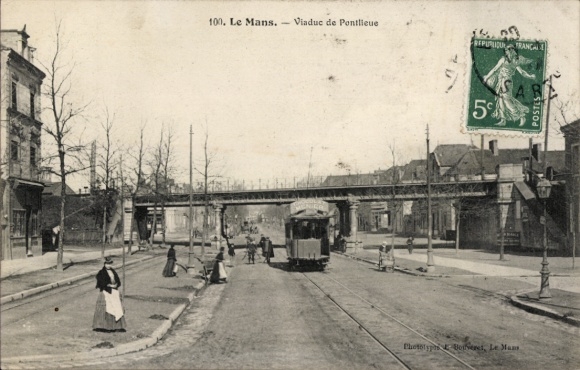 KP Le Mans Sarthe, Viaduc de Pontlleue, tramwaj, kobiety w sukienkach