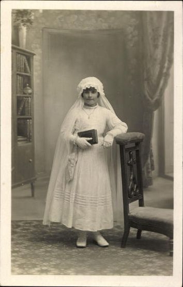 10 AK photography young girls in communion dresses