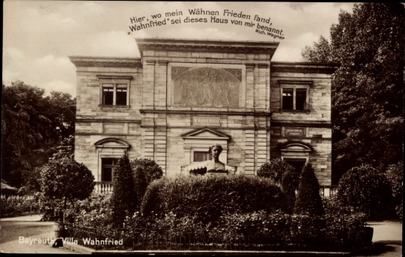 PC Bayreuth in Upper Franconia, Villa Wahnfried, statue, garden, text by Richard Wagner