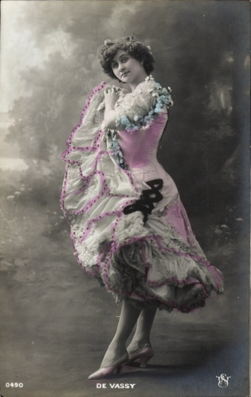 Postcard actress de Vassy, portrait