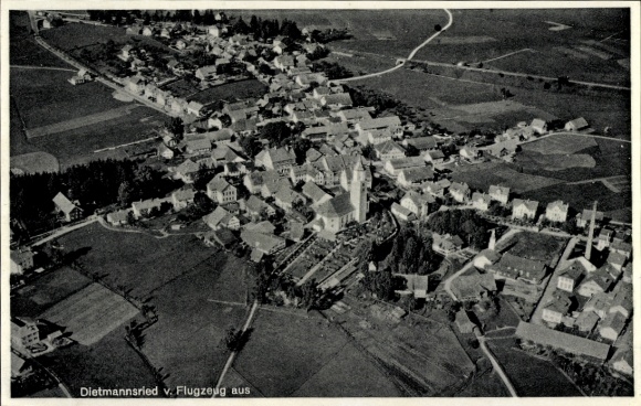 Ak Dietmannsried im Oberallgäu, Luftaufnahme von  alte Architektur, ländliche Umgebung