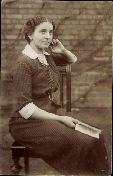 10 alte Ak Frauenportraits, diverse Ansichten