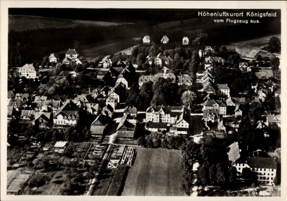 Ak Königsfeld im Schwarzwald Baden, Luftaufnahme des Höhenluftkurorts  Häuser, Bäume, Landschaft