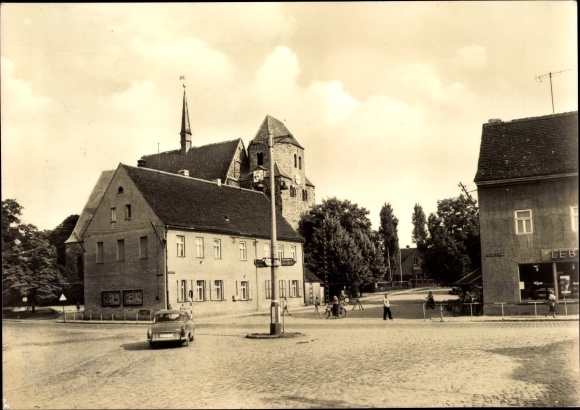 Ak Sandersdorf Brehna in de wijk Anhalt Bitterfeld, Ernst Thälmann Platz, kerk, boodschappen