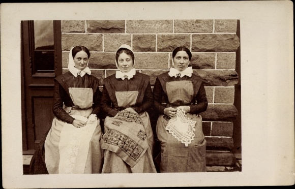 Postcard Three nurses embroidering