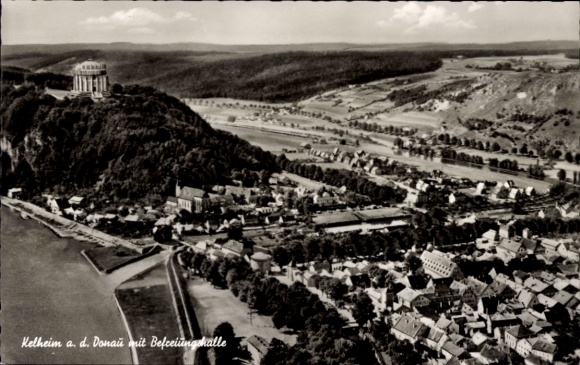 Ak Kelheim an der Donau Niederbayern, Panoramaaufnahme, Befreiungshalle, Donau, Stadtansicht