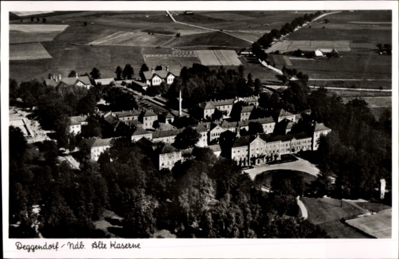 Ak Deggendorf im Bayerischen Wald Niederbayern, Luftaufnahme
