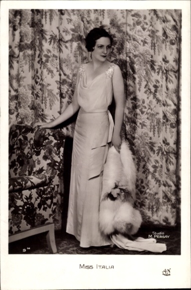 KP Miss Włoch, szal futrzany