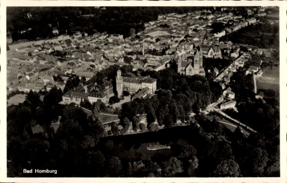 Ak Bad Homburg vor der Höhe Hessen, Luftansicht von  Stadtansicht,  Gebäude