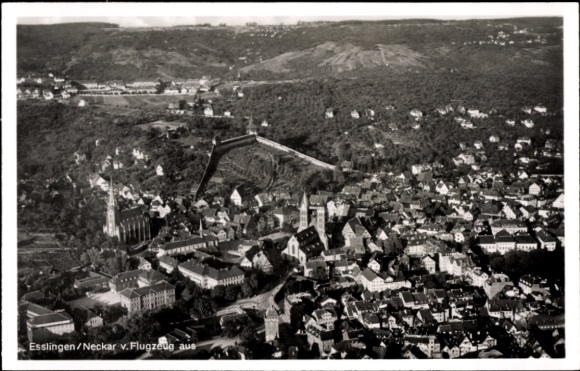 Ak Esslingen am Neckar, Luftaufnahme von  Stadtansicht, Landschaft, Neckar