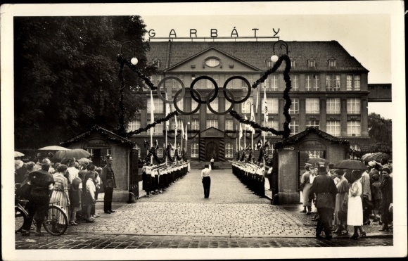 Ak Berlin Pankow, Zigarettenfabrik Garbaty, Festschmuck zu den Olympischen Spielen, Deutscher Gruß