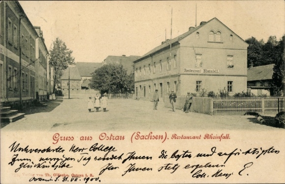 Ak Ostrau in Sachsen, Restaurant Rheinfall,  Sachsen, Personen auf der Straße