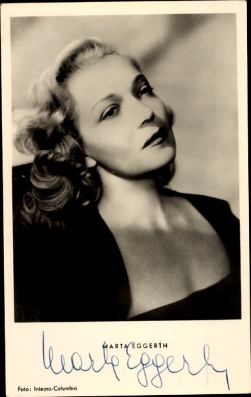 Postcard actress Marta Eggerth with wavy hair, autograph