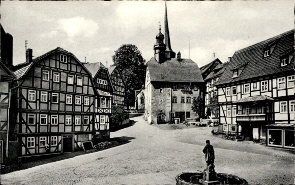 Ak Burgenstadt Schlitz Vogelsbergkreis, vakwerkhuizen op de markt, fontein