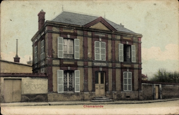 Ak Chamarande Essonne, Historisches Gebäude, Fassade, Fenster mit Shutters