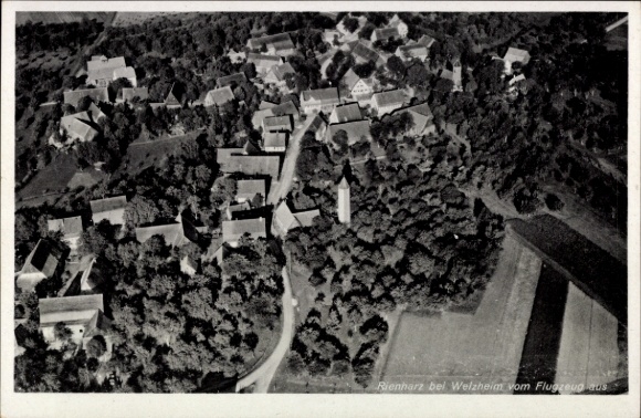 Ak Rienharz Pfahlbronn Alfdorf in Württemberg, Luftaufnahme von Rienharz, Wohngebäude, Bäume, Str
