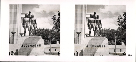 Stereo spatial image photo &quot;German sculpture of our time&quot; No. 103 Group in front of the German House