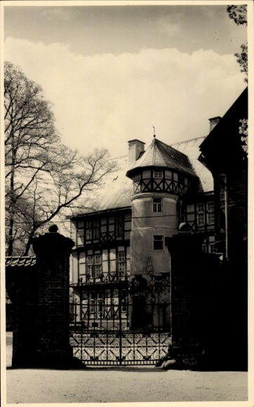 Foto Salzwedel in der Altmark, Fachwerkgebäude, schmiedeeisernes Tor