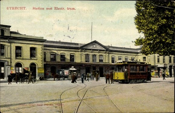 Postcard Utrecht Netherlands, Central Station, Tram