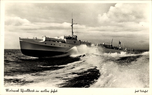 Ak Deutsches Kriegsschiff, Modernes Schnellboot in voller Fahrt, Kriegsmarine