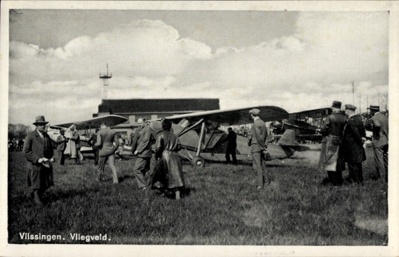 Ak Vlissingen Zeeland Niederlande, Flughafen, Flugzeuge, Menschenmenge, 1930er Jahre