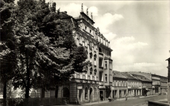 Postcard Oranienburg in Brandenburg, Street of Peace, old buildings, trees, black and white photo
