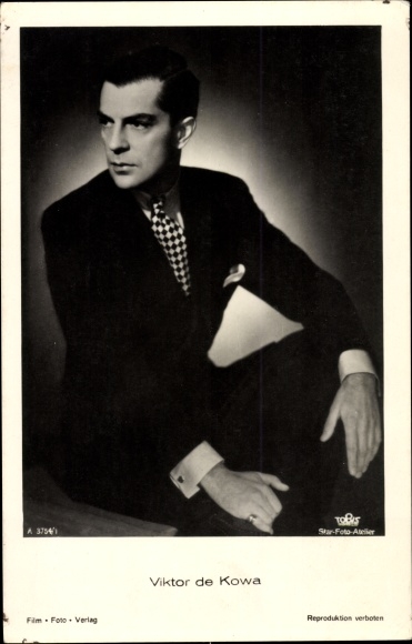 Ak Schauspieler Viktor de Kowa, Portrait im Anzug