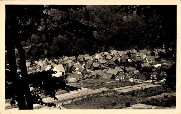 KP Schleusingerneundorf Schleusingen w Turyngii, piękny widok na wieś, kilka domów,