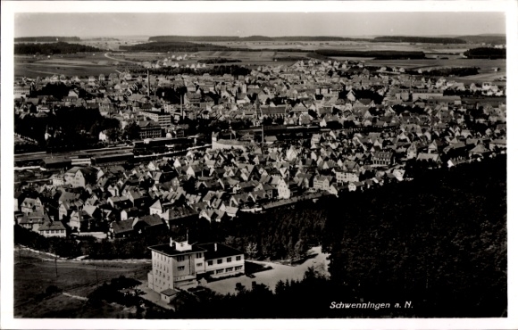 Ak Schwenningen am Neckar, luchtfoto van Schwenningen, uitzicht op huizen, geen mensen, zwart