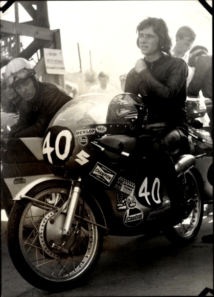 Photo motor racing, motorcycle racer Barry Sheene, motorcycle Suzuki
