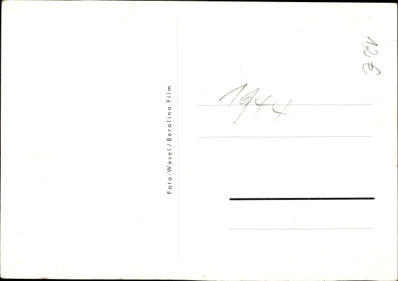 Postcard actress Grethe Weiser, portrait with cigarette, autograph