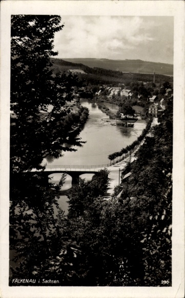 Ansichtkaart Falkenau Saksen, uitzicht op de stad, bossen, brug