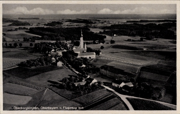 Ak Oberbergkirchen Oberbayern, Fliegeraufnahme von Ort und Umgebung, Kirche, Felder