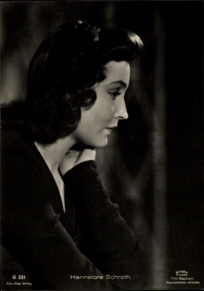 Ak-actrice Hannelore Schroth, portret in profiel