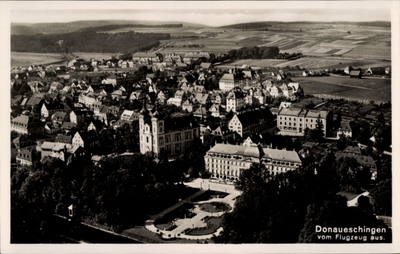 Ak Donaueschingen im Schwarzwald, Luftaufnahme, Stadtansicht, Häuser, Landschaft, 20. Jahrhundert